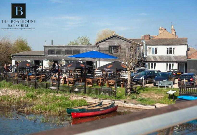 Отель Boathouse Bar And Grill