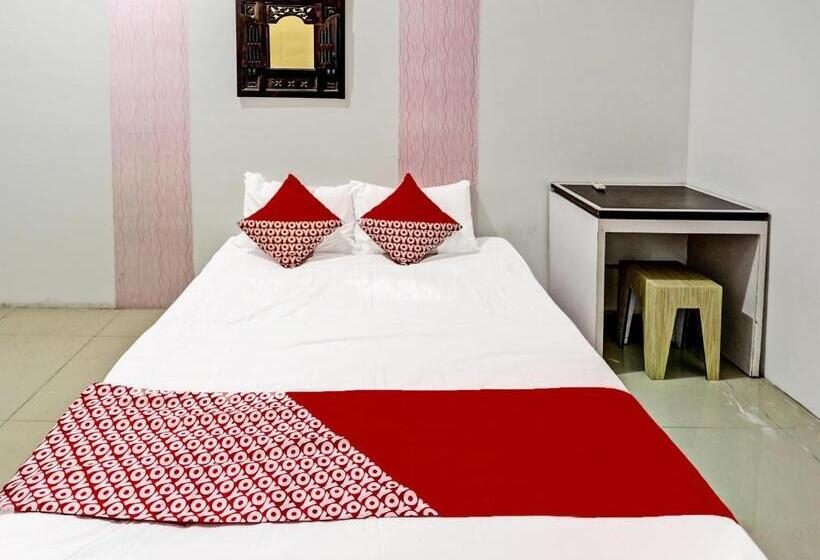 호텔 Zazezo Homestay Syariah Redpartner