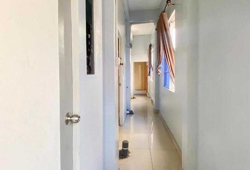 호텔 Zazezo Homestay Syariah Redpartner