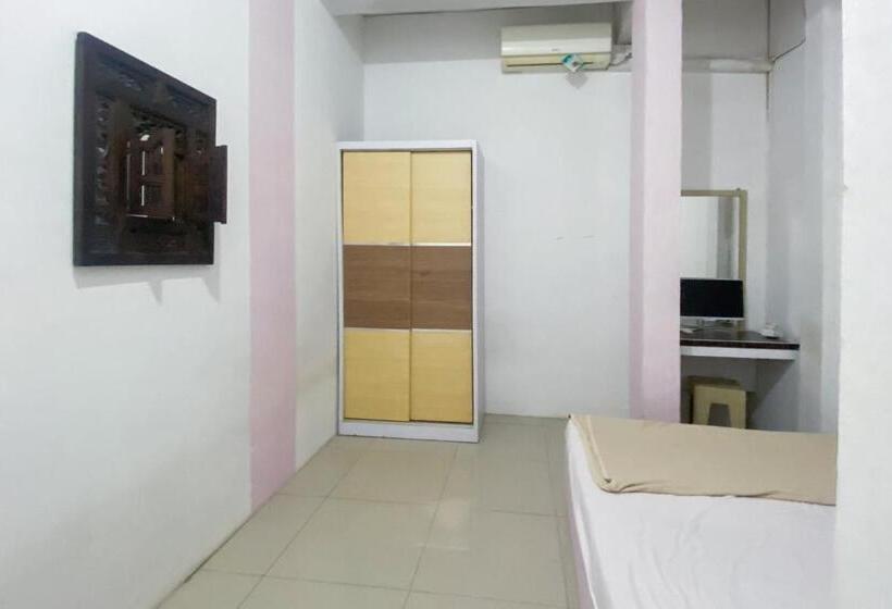 호텔 Zazezo Homestay Syariah Redpartner