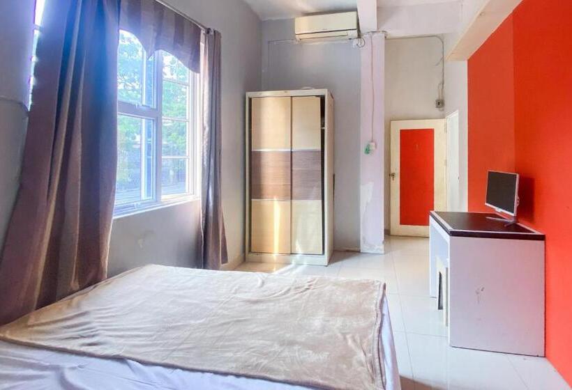 호텔 Zazezo Homestay Syariah Redpartner