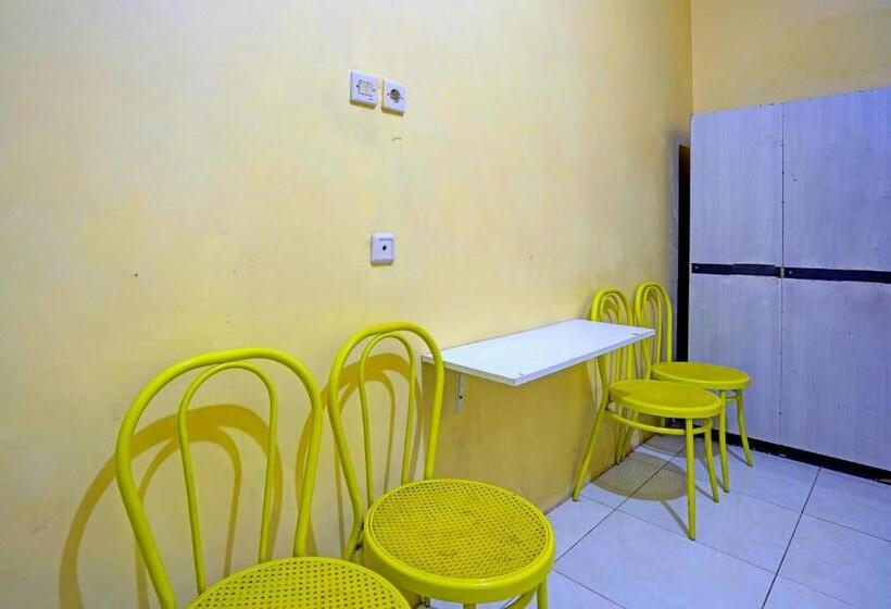 酒店 Oyo 91795 Kos Jeehel Syariah