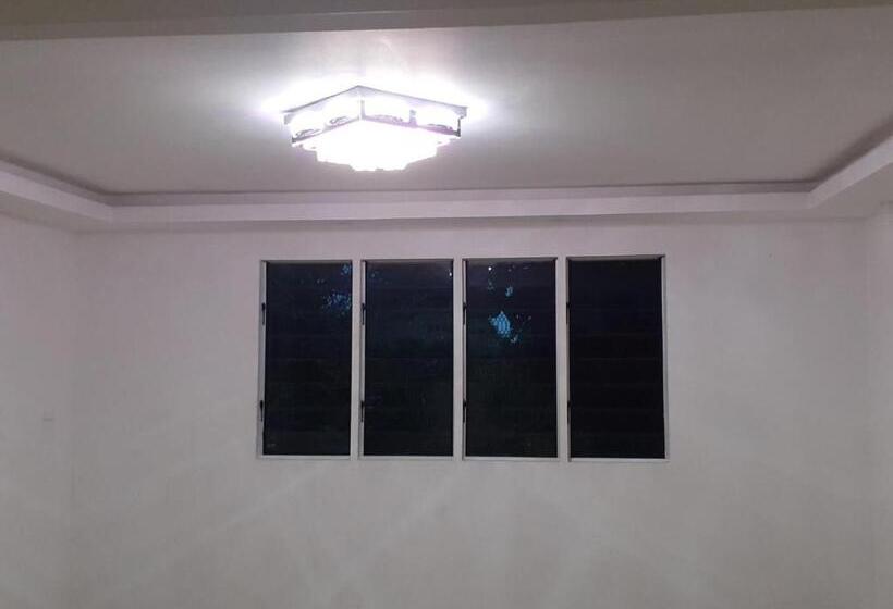 هتل Single Room With Shared Kitchen And Living Room