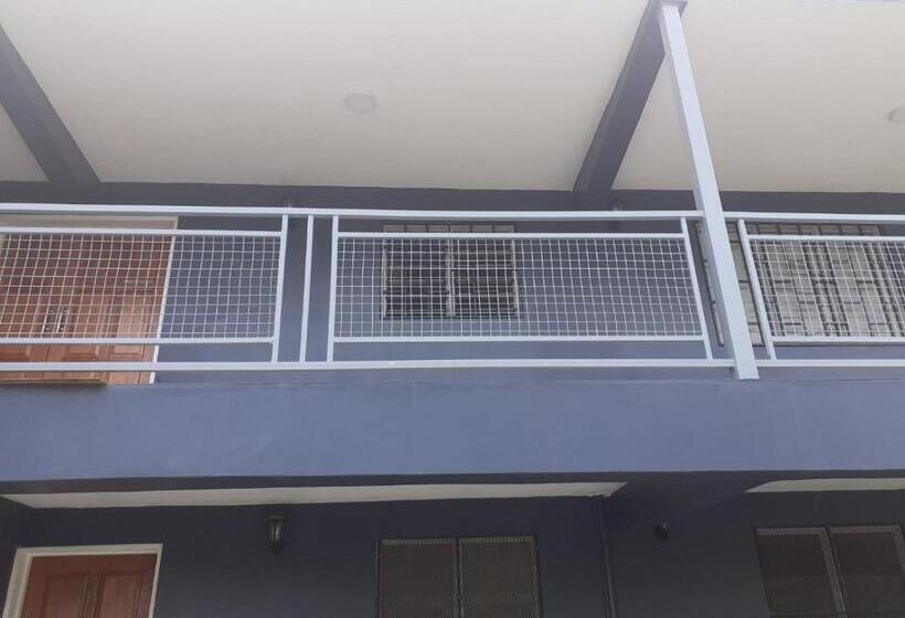 ホテル Single Room With Shared Kitchen And Living Room