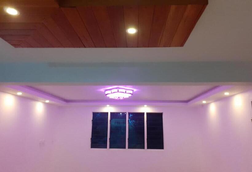 호텔 Single Room With Shared Kitchen And Living Room