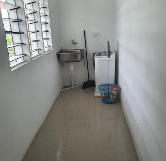 호텔 Single Room With Shared Kitchen And Living Room