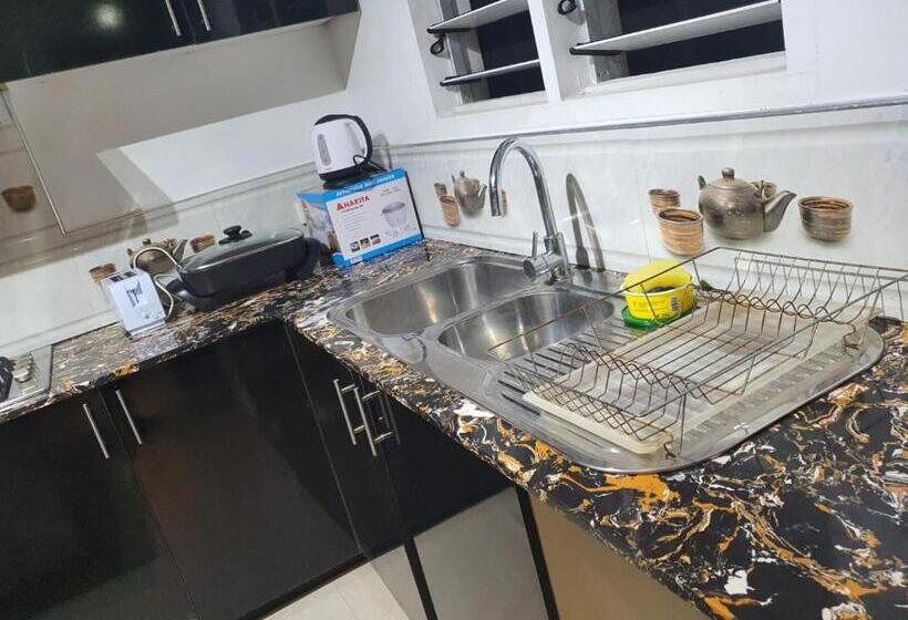 호텔 Single Room With Shared Kitchen And Living Room