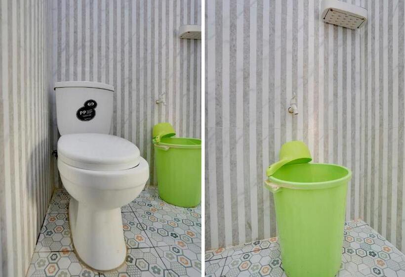 Hotel Spot On 91745 Rumah Kost Gresik Syariah