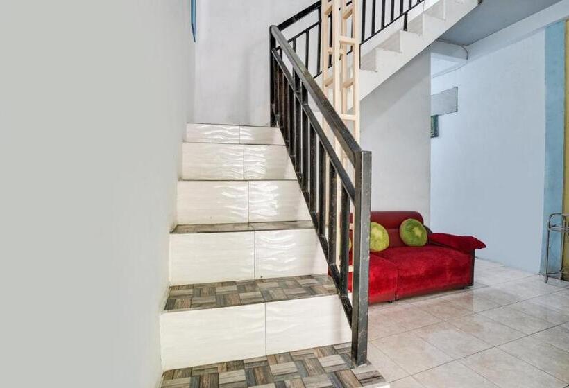 Hotel Spot On 91745 Rumah Kost Gresik Syariah