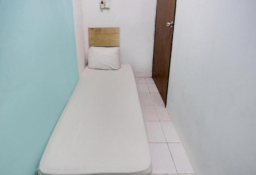 호텔 Spot On 91792 Solo Baru 2 Homestay Syariah