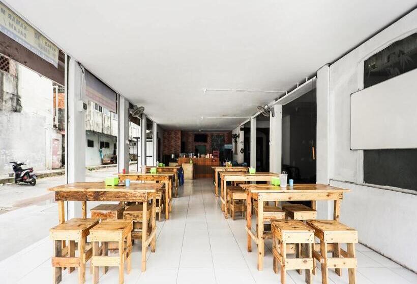 호텔 Spot On 91792 Solo Baru 2 Homestay Syariah