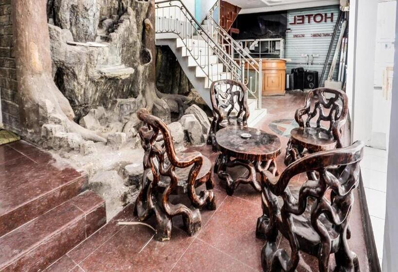 호텔 Spot On 91792 Solo Baru 2 Homestay Syariah