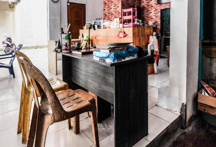 호텔 Spot On 91792 Solo Baru 2 Homestay Syariah