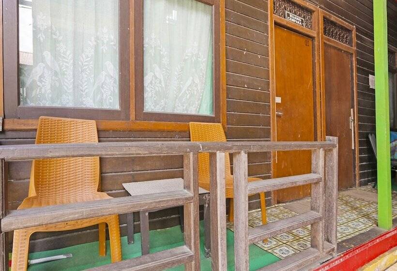 ホテル Spot On 91793 Maila Homestay