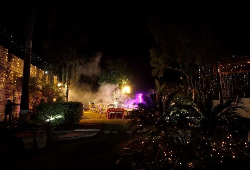 호텔 The Morni Resort