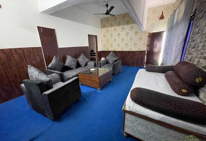 בית מלון כפרי The Morni Resort