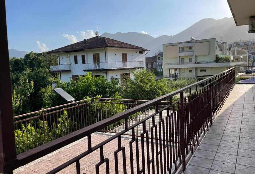 פנסיון Mezzaluna Guest House