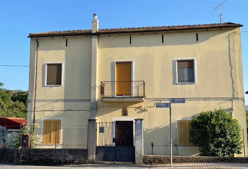 بنسيون Mezzaluna Guest House