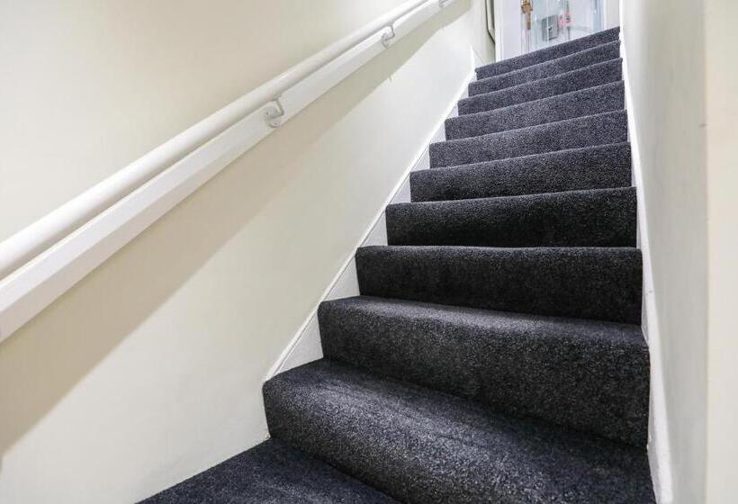 פנסיון Mystayinn Tomnahurich Guest House