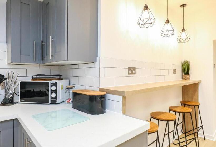 بنسيون Mystayinn Tomnahurich Guest House