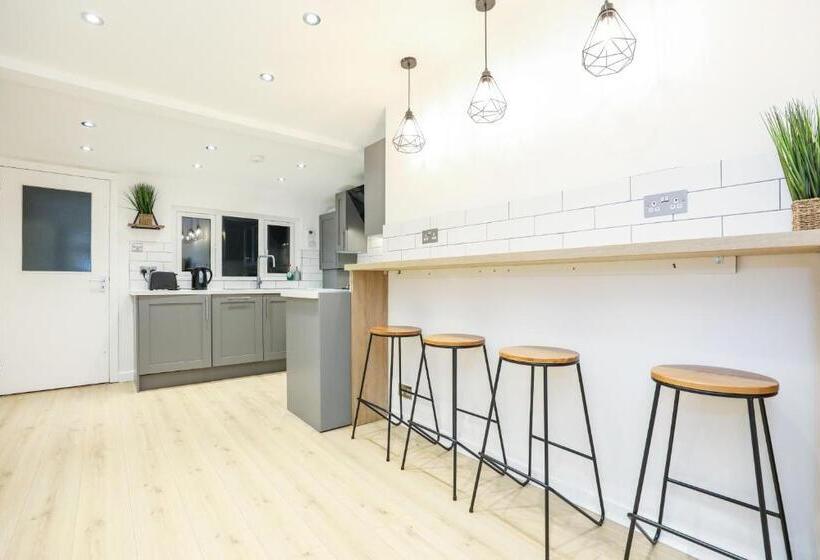 بنسيون Mystayinn Tomnahurich Guest House