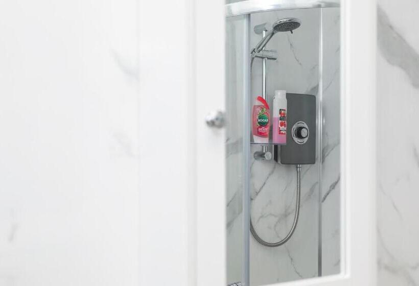 بنسيون Mystayinn Tomnahurich Guest House