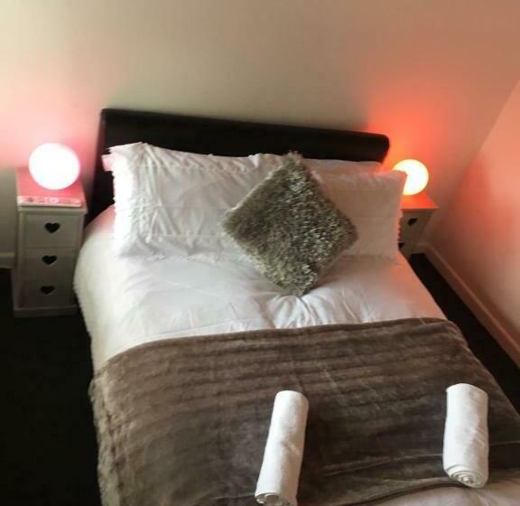 펜션 Room In Guest Room   Stonehenge 10 Mins Asway