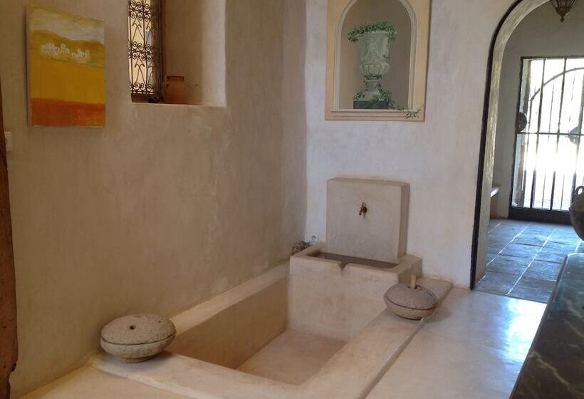 پانسیون Room In Guest Room  Charming Guest House With Pool For 6 People 1