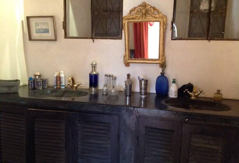 پانسیون Room In Guest Room  Charming Guest House With Pool For 6 People 1