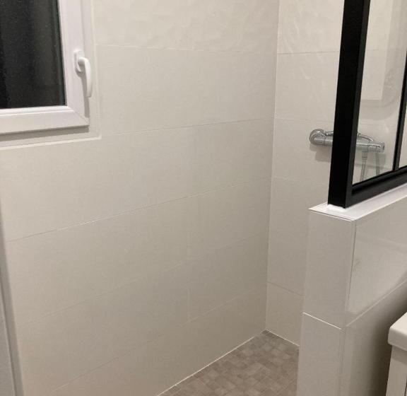 مبيت وإفطار Chambre, Salle De Bain, Toilette, Salon Privatif