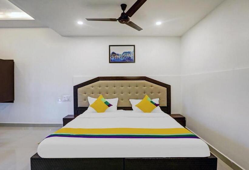 Itsy Hotels Regalia Grand, 500 Mtrs From Madikeri Fort