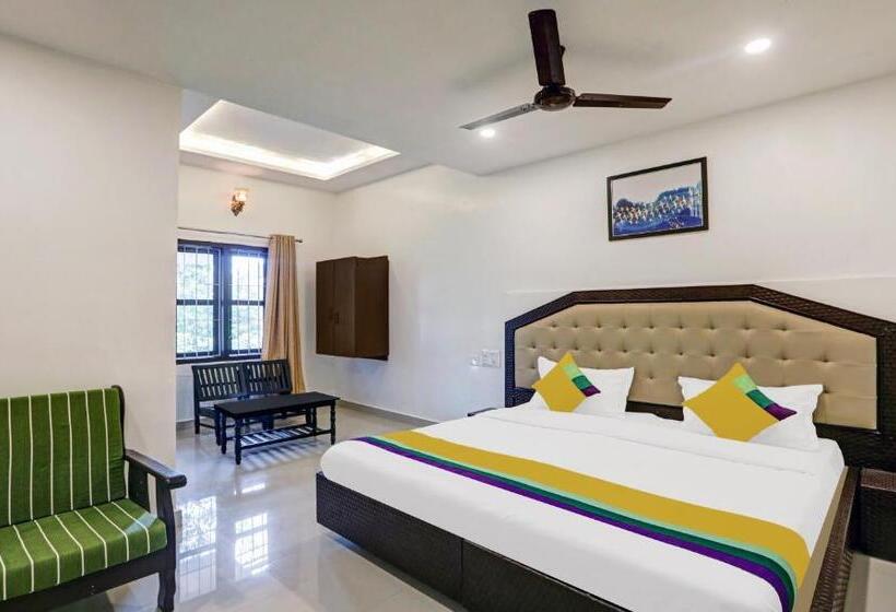 Itsy Hotels Regalia Grand, 500 Mtrs From Madikeri Fort