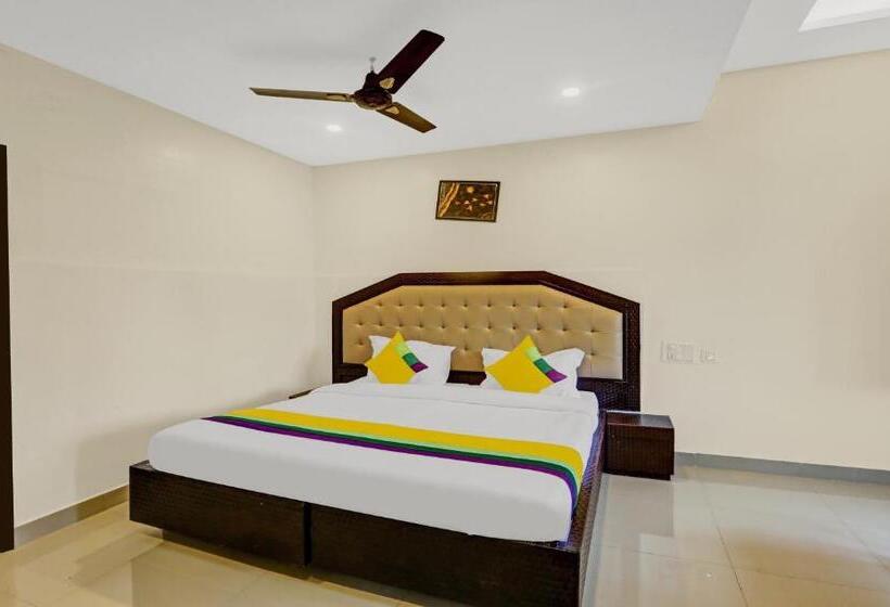 Itsy Hotels Regalia Grand, 500 Mtrs From Madikeri Fort