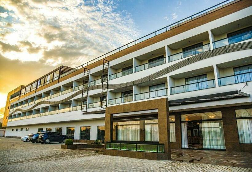 Отель Titanic Penedo