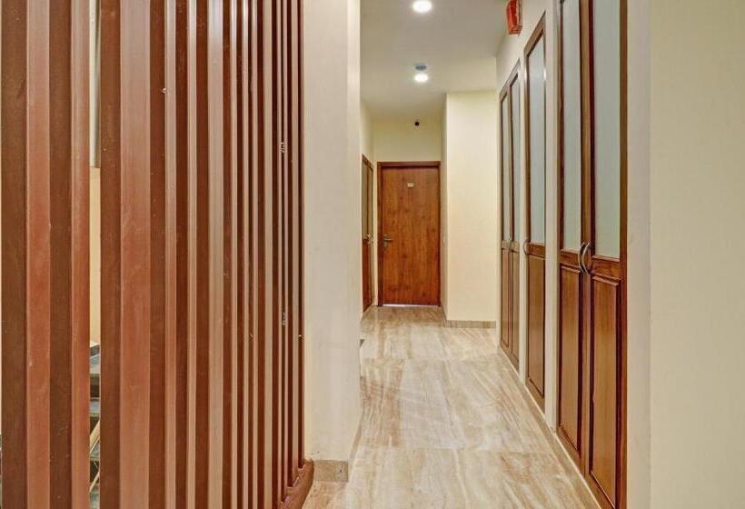 ホテル Treebo Delmont