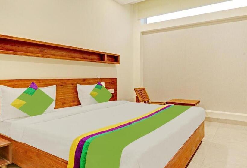 ホテル Treebo Delmont