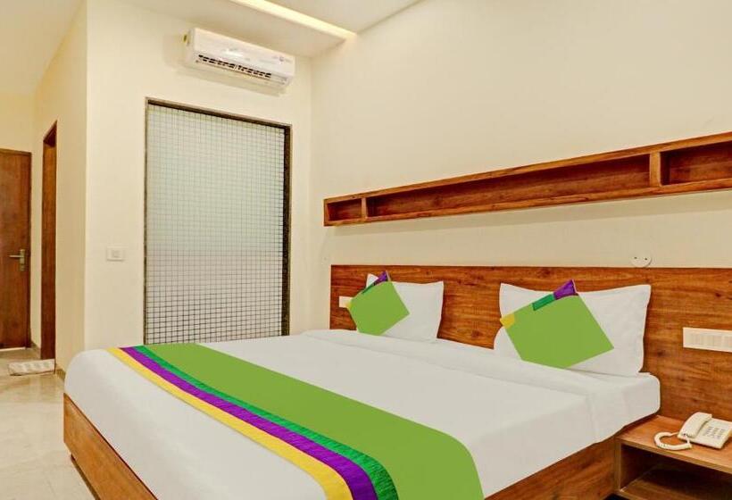 ホテル Treebo Delmont