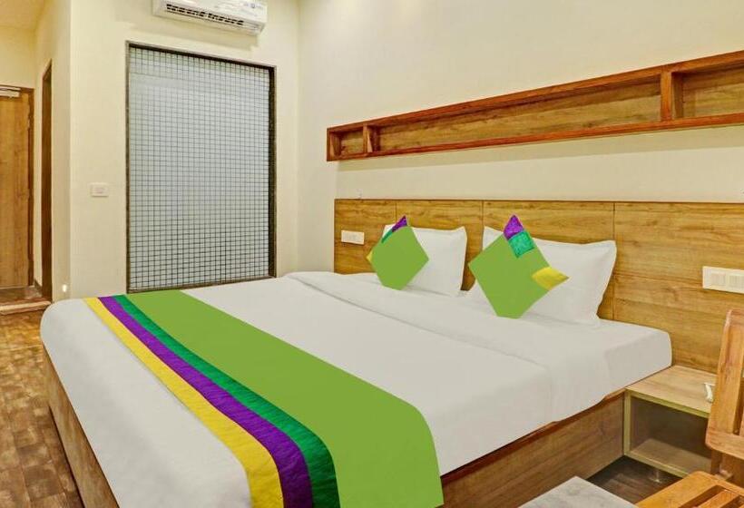 ホテル Treebo Delmont