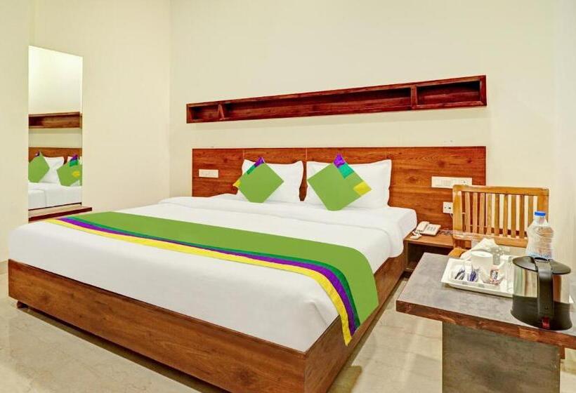 ホテル Treebo Delmont