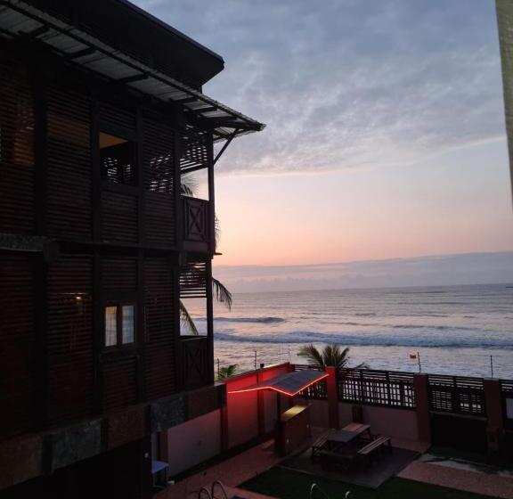 هتل Weycha Bayhouse