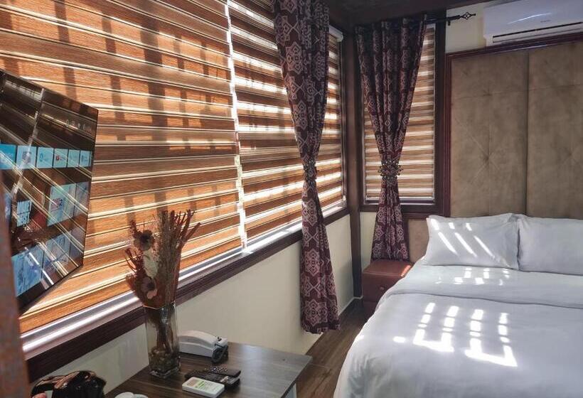 هتل Weycha Bayhouse