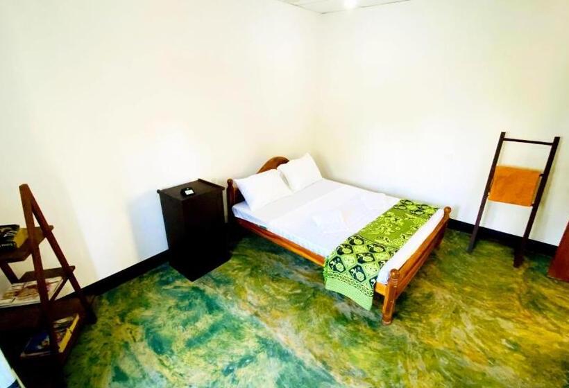 פנסיון Madiha Surf House Lanka