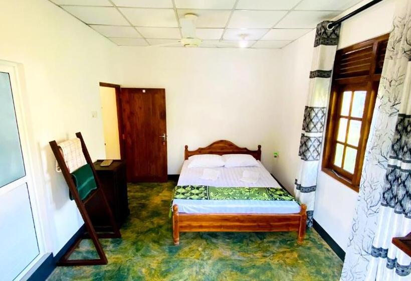 פנסיון Madiha Surf House Lanka