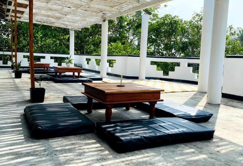 פנסיון Madiha Surf House Lanka