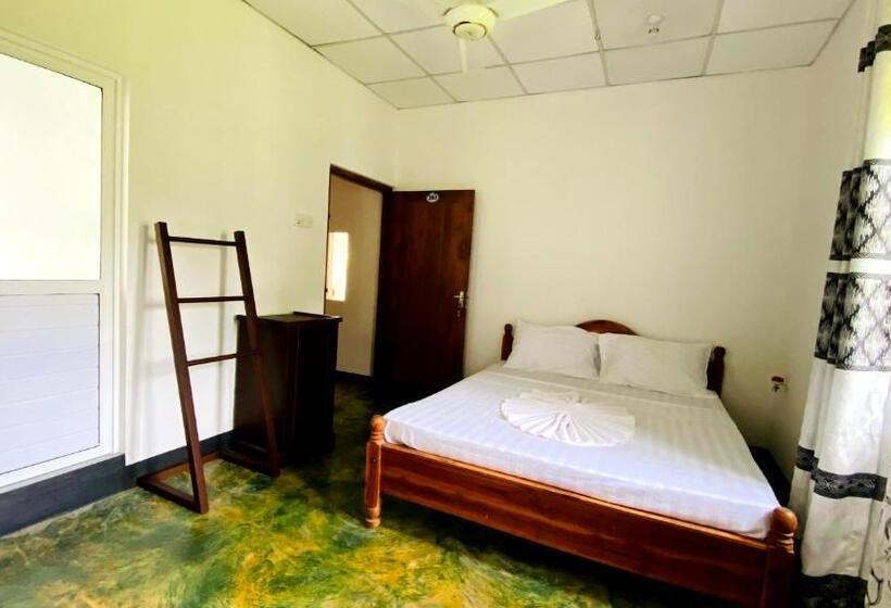 פנסיון Madiha Surf House Lanka