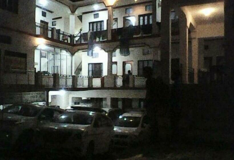 مبيت وإفطار Blue Pine Tourist Lodge By Stayapart , Sitapur 7 Kms Short Of Gaurikund