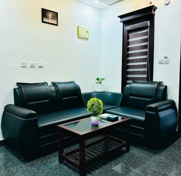 בית מלון כפרי Beverly Suites