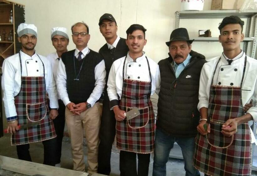 호텔 Chacha Sip ‘n’dine Restaurant And Home Stay