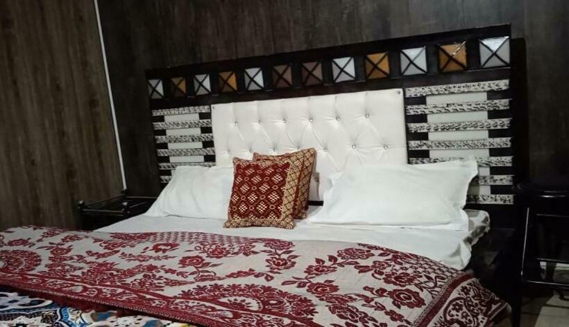 호텔 Chacha Sip ‘n’dine Restaurant And Home Stay