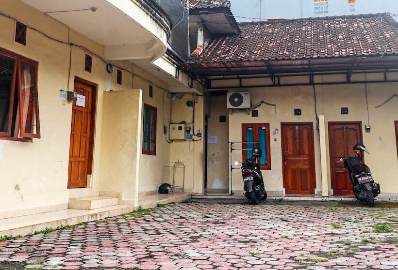 호텔 Pondok Syariah Denpasar Mitra Reddoorz